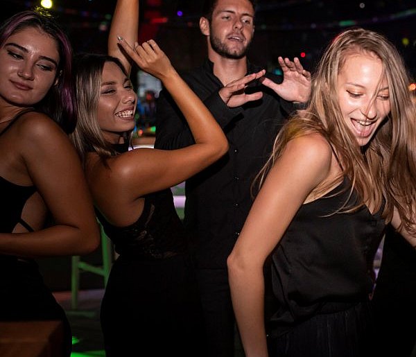 Zaatakował  uczestników zabawy płynem na zwierzęta