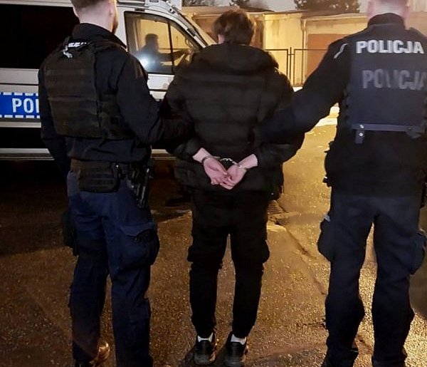 Brutalny nastolatek tak rozwiązał sprzeczkę. Pobitego zabrała karetka