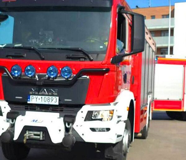 Pożar w Wielkopolskim Centrum Recyklingu w Jarocinie. Kłęby dymu i ogień