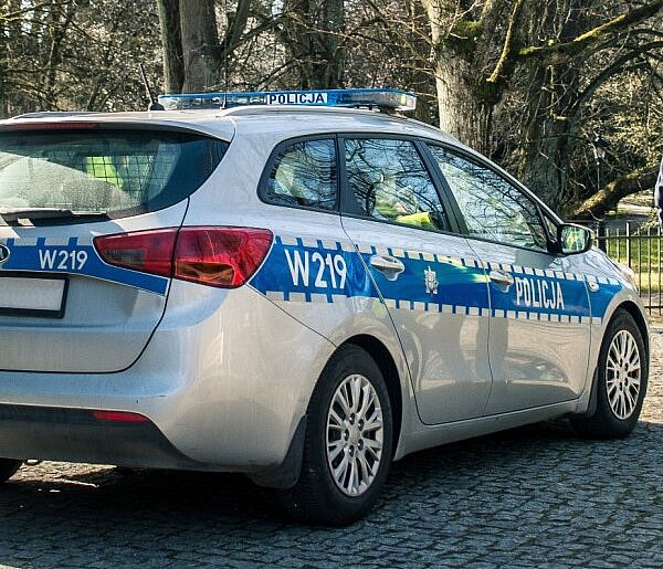 Niebezpieczne zdarzenie w Ludwinie. 31-latek runął na jezdnię z motoroweru