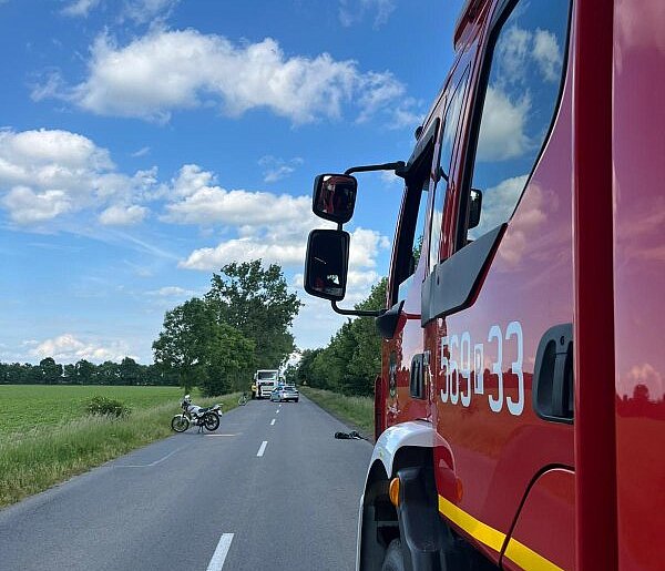 Akcja służb pod Dobrzycą. Dwie osoby potrzebowały pomocy medycznej