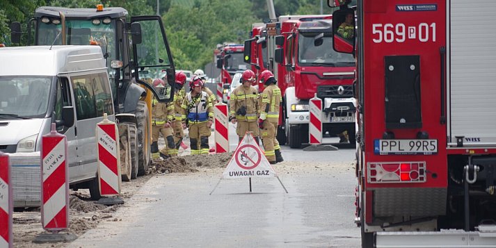 [Zdjęcia] Poważna interwencja przy szpitalu w Pleszewie. Na miejscu służby ratunkowe