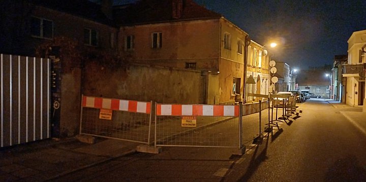 Rozpoczęły się prace porządkowe na ulicy Krzyżowej-14528