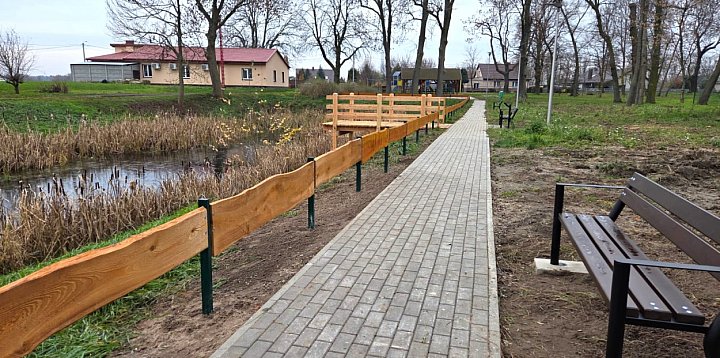 Kolejne miejsce do spacerów coraz piękniejsze-14823