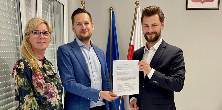 Gmina kupuje nowy samochód dla OSP. Umowa już podpisana