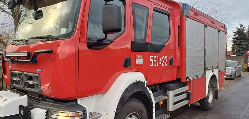 Pożar  w budynku. W środku zwierzęta i maszyny rolnicze