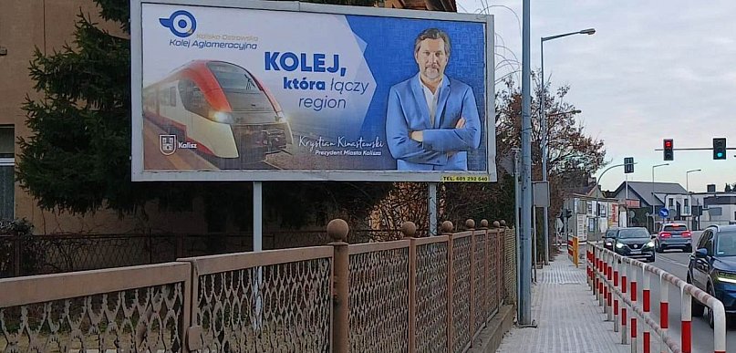 Prezydent Kalisza Krystian Kinastowski z kampanią billbordową w Pleszewie