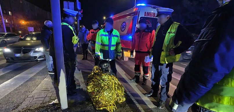 [Fot]  Ktoś potrącił kobietę i uciekł. Policja z Ostrowa poszukuje sprawcy