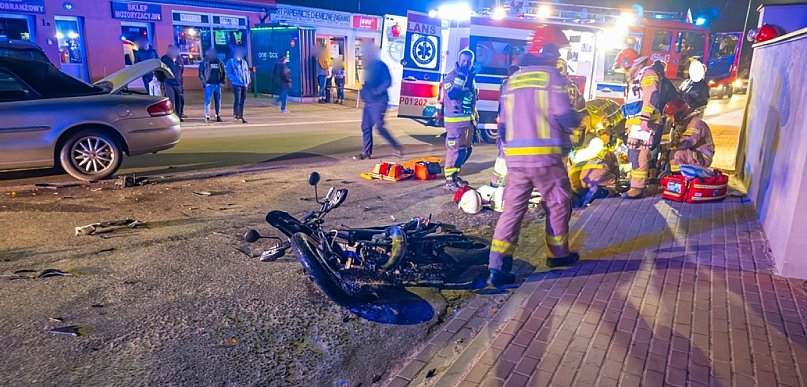 [Fot] Nastoletni motocyklista trafił do szpitala. Groźny wypadek wieczorem