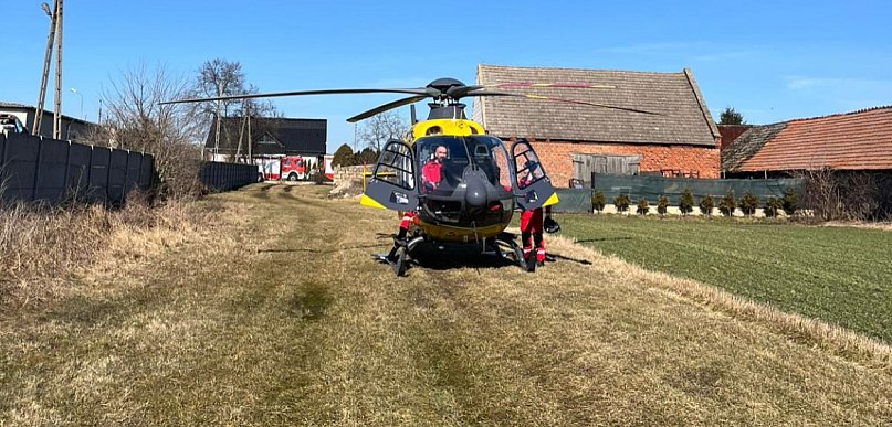 Mężczyzna upadł ze znacznej z wysokości w gm.  Dobrzyca. Interweniowało LPR