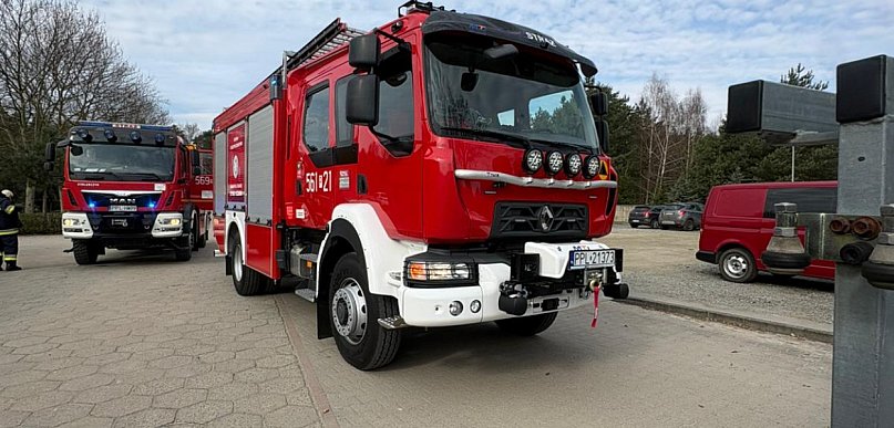 Ogień w ciężarówce na terenie dużej firmy w gminie Gołuchów