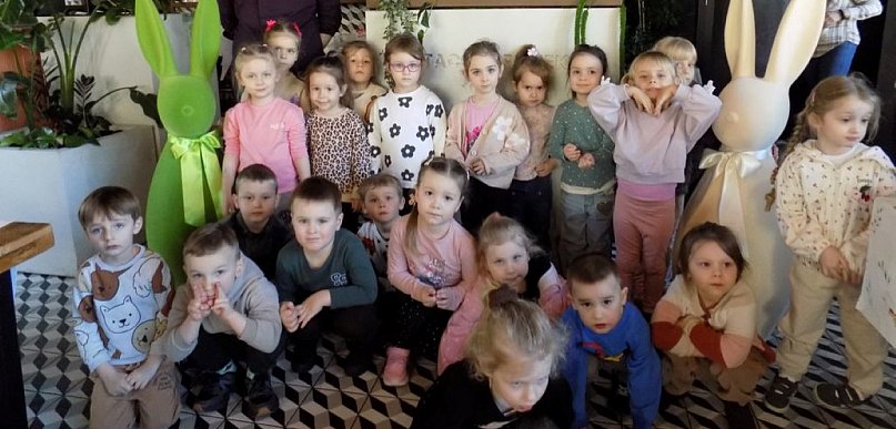 [Zdjęcia] Kolorowo, radośnie i… pysznie. Przedszkolaki na warsztatach