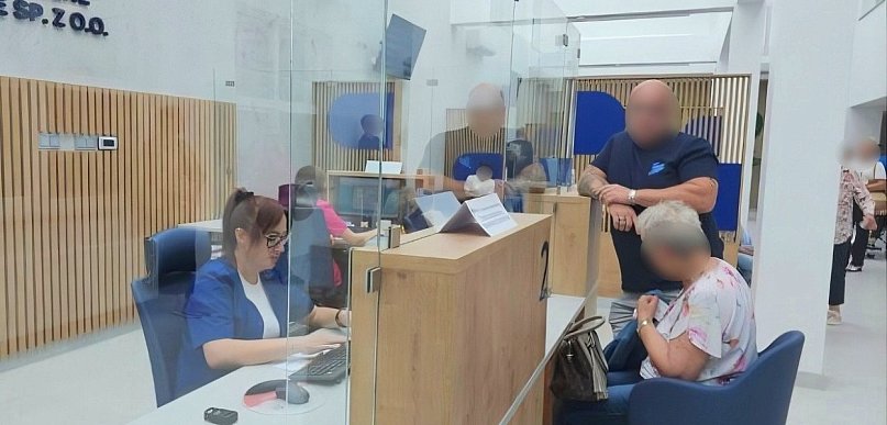 Specjalistyczny sprzęt kardiologiczny i nowy ambulans dla Pleszewa