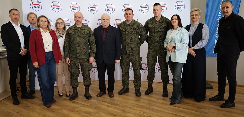 Żołnierze Wojsk Obrony Terytorialnej w pleszewskim OHP