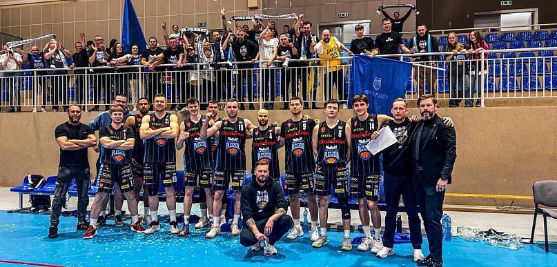 Thriller w Mogilnie rozstrzygnięty w ostatniej sekundzie. Kosz gra dalej