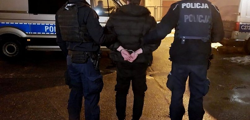 Brutalny nastolatek tak rozwiązał sprzeczkę. Pobitego zabrała karetka