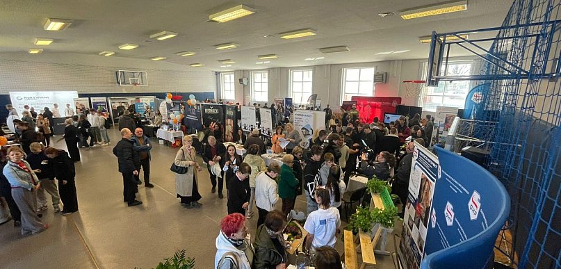 [Zdjęcia] Tłumy na targach w Pleszewie. Co najbardziej interesuje młodzież?