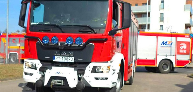 Pożar w Wielkopolskim Centrum Recyklingu w Jarocinie. Kłęby dymu i ogień