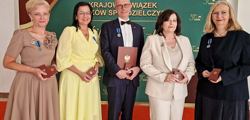 Prezes Banku Spółdzielczego w Pleszewie z odznaczeniem od ministra