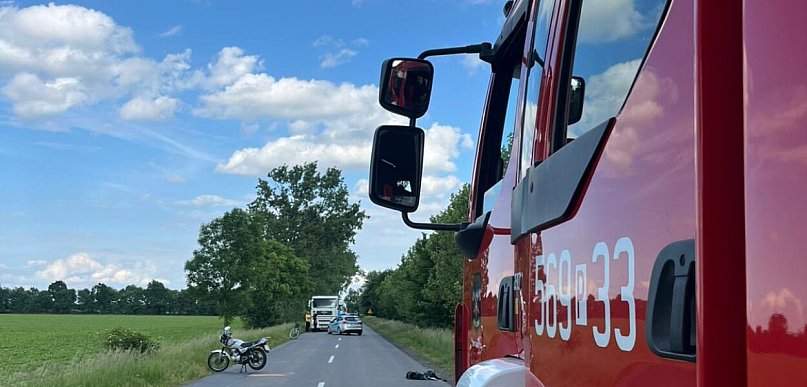 Akcja służb pod Dobrzycą. Dwie osoby potrzebowały pomocy medycznej