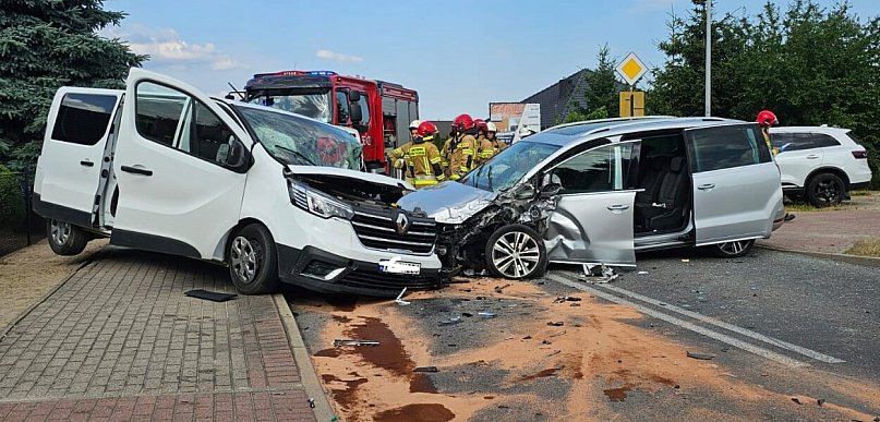 Wypadek z udziałem dziecka na trasie Pleszew - Dobrzyca. Lądowalo LPR