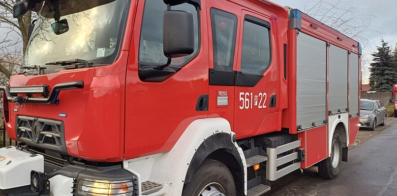 Pożar  w budynku. W środku zwierzęta i maszyny rolnicze - 15625