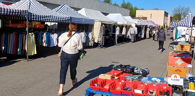 Handlowcy na pleszewskim targowisku zaniepokojeni. Nowe wymagania niszczą