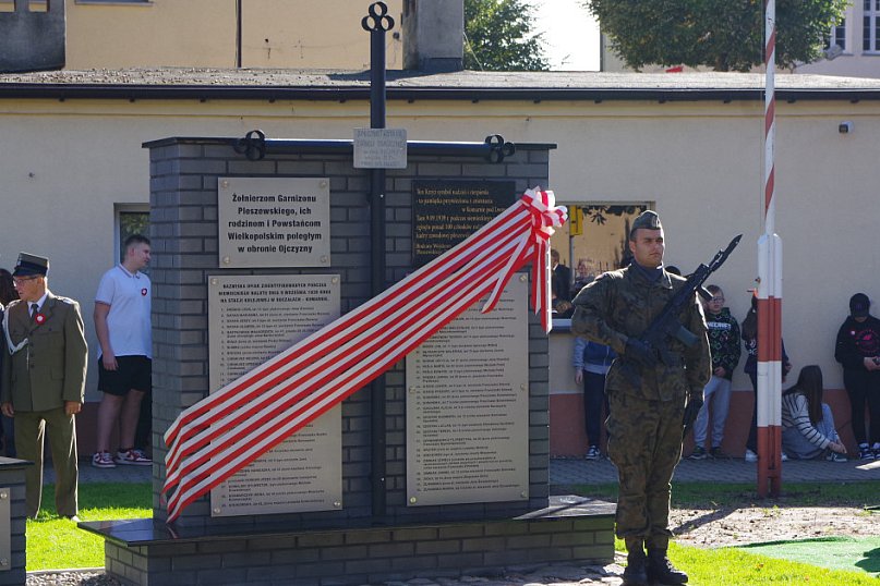 Uroczyste odsłonięcie pomnika ofiar z Komarna