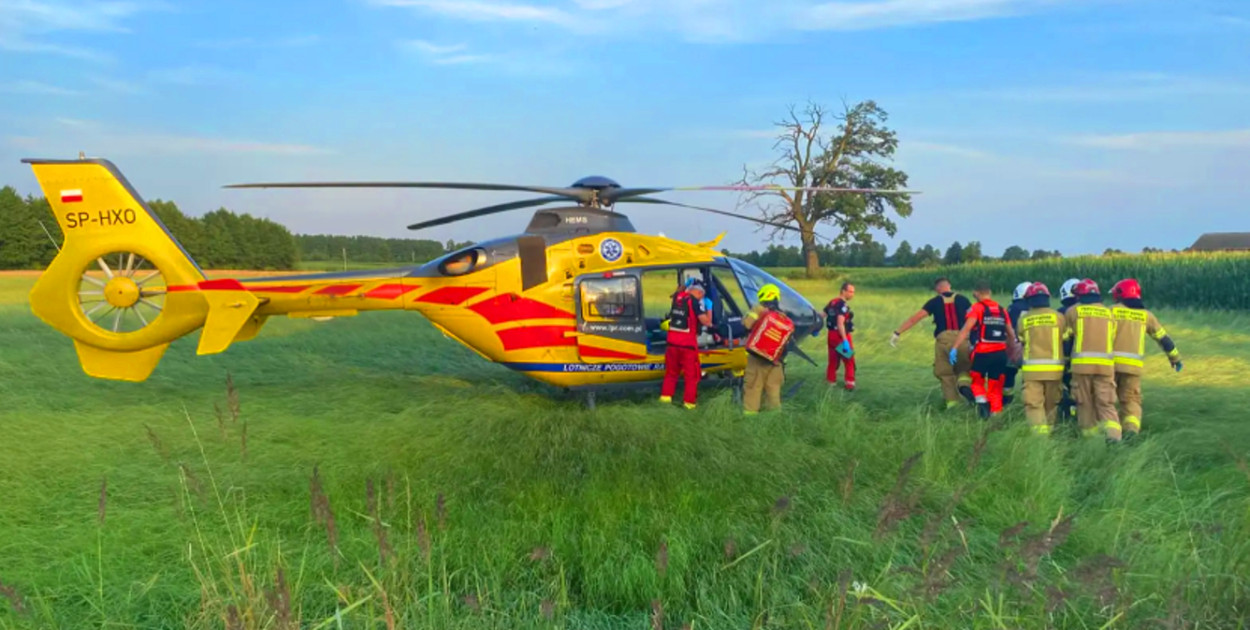Tragiczny wypadek na polu w Mroczkach Małych. Nie żyje 26-letni rolnik