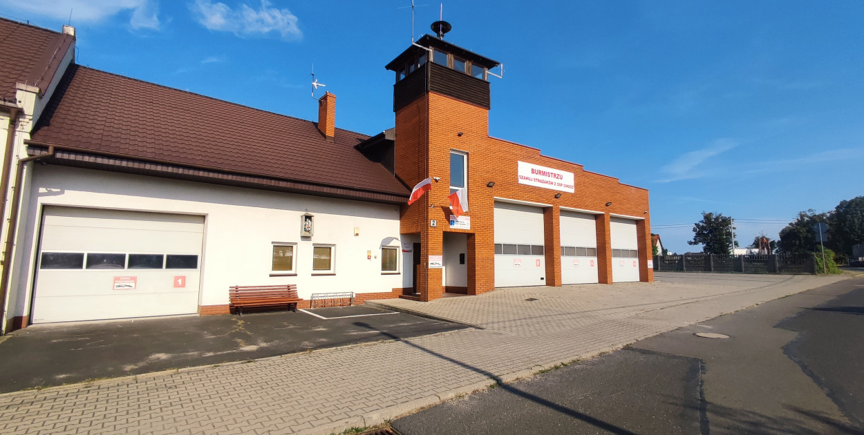 Foto archiwum. Do nieporozumień na tle zakupu samochodu  doszło już w poprzedniej kadencji, co wyraz znalazło w  banerze wywieszonym na remizie.Fot.: Maciej Jaworski/Pleszew24.info