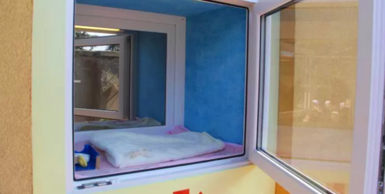 Ostrzeszów: chłopiec znaleziony w oknie życia