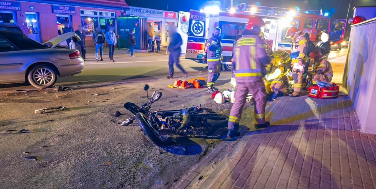 [Fot] Nastoletni motocyklista trafił do szpitala. Groźny wypadek wieczorem