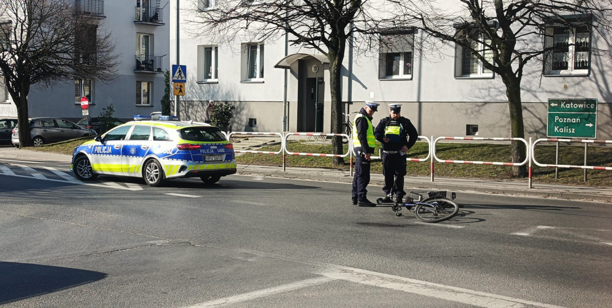 Groźne zderzenie na skrzyżowaniu w centrum Pleszewa. Kobieta w szpitalu