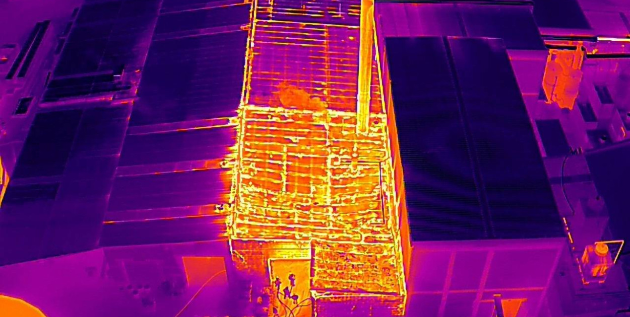 [Fot]  Nocny pożar w zakładach "Biernacki". Blisko setka strażaków w akcji