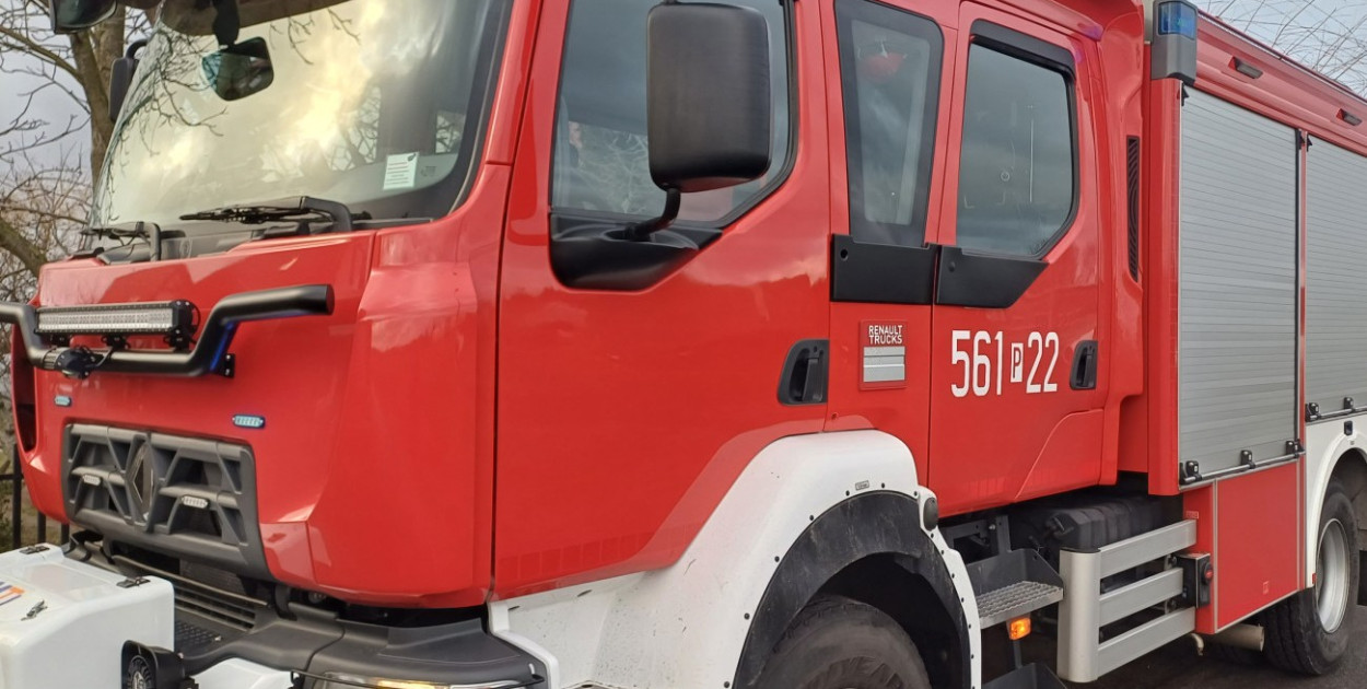 Ogień w ciężarówce na terenie dużej firmy w gminie Gołuchów