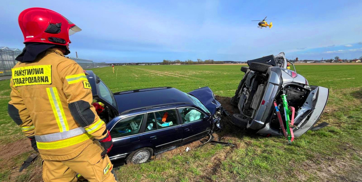 Bardzo groźny wypadek na trasie Pleszew - Dobrzyca. Są karetki i śmigłowiec