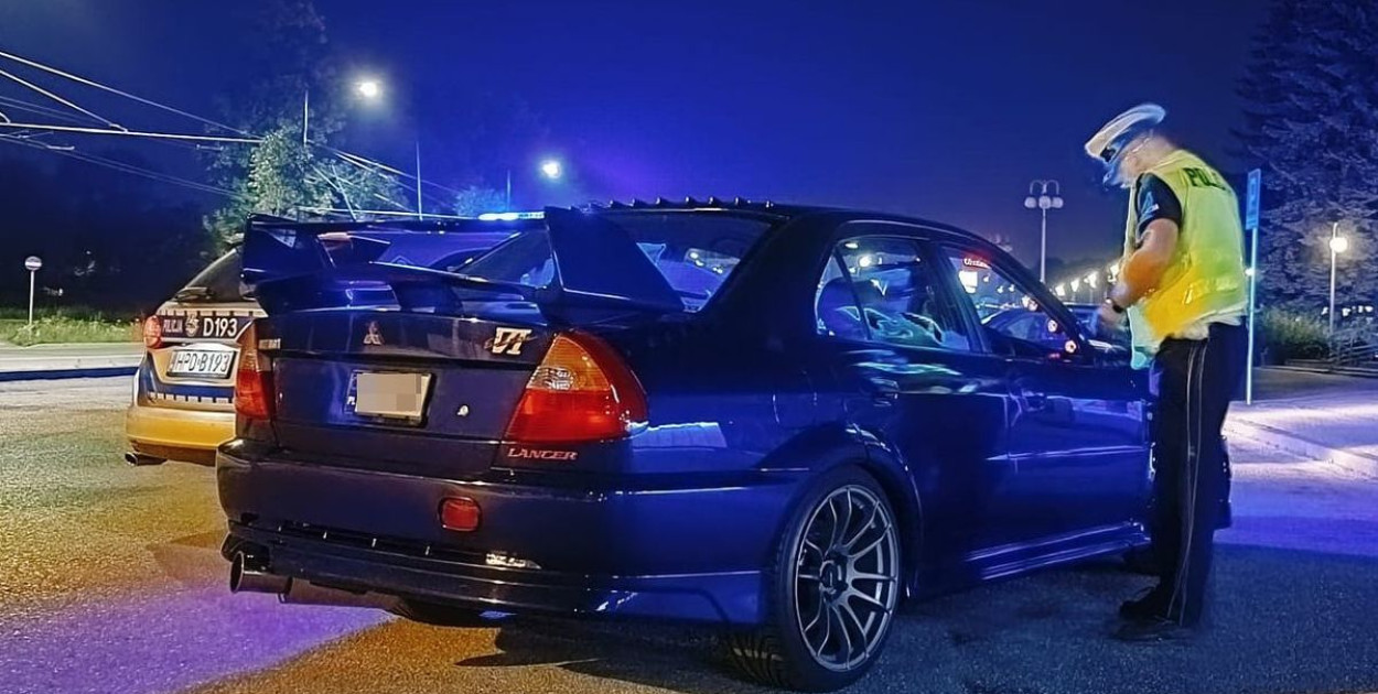 Koniec driftów na drogach. Nowe przepisy już obowiązują. Kierowcy muszą uważać