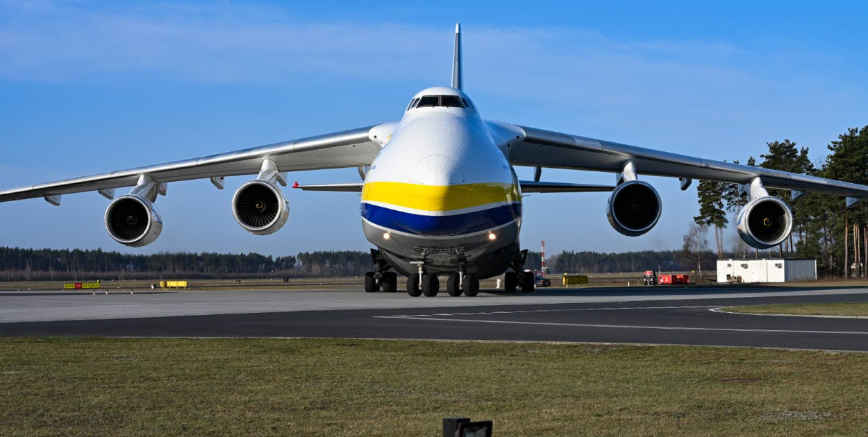 Jeden z największych samolotów świata - Antonov przeleciał nad Pleszewem