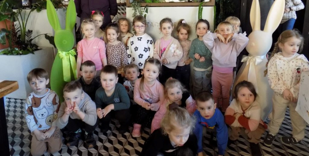 [Zdjęcia] Kolorowo, radośnie i… pysznie. Przedszkolaki na warsztatach