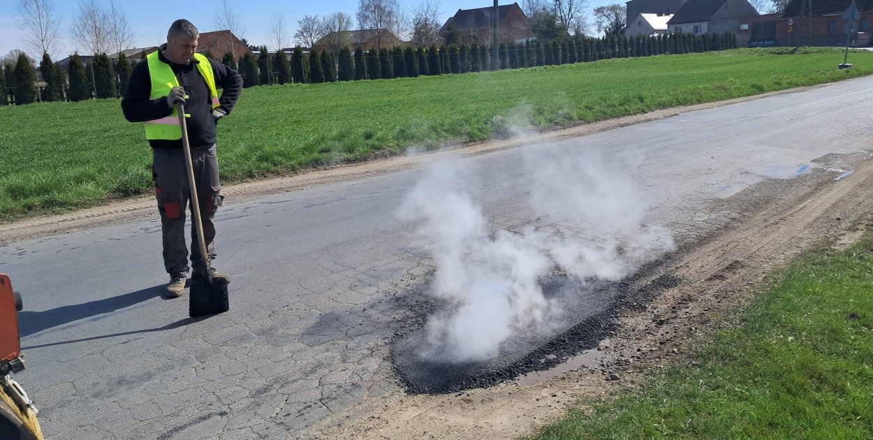 Remonty dróg w powiecie pleszewskim. Setki ton asfaltu trafią na ulice