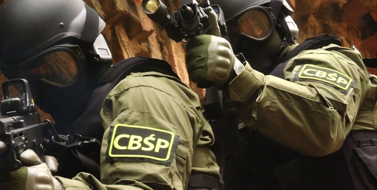 Uderzenie oddziału  CBŚP na terenie Pleszewa. Blokada ulicy. Są zatrzymani!