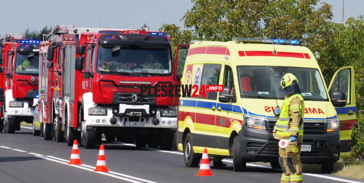 Wypadek w gminie Gołuchów. 80-latek uderzył  autem osobowym  w przepust