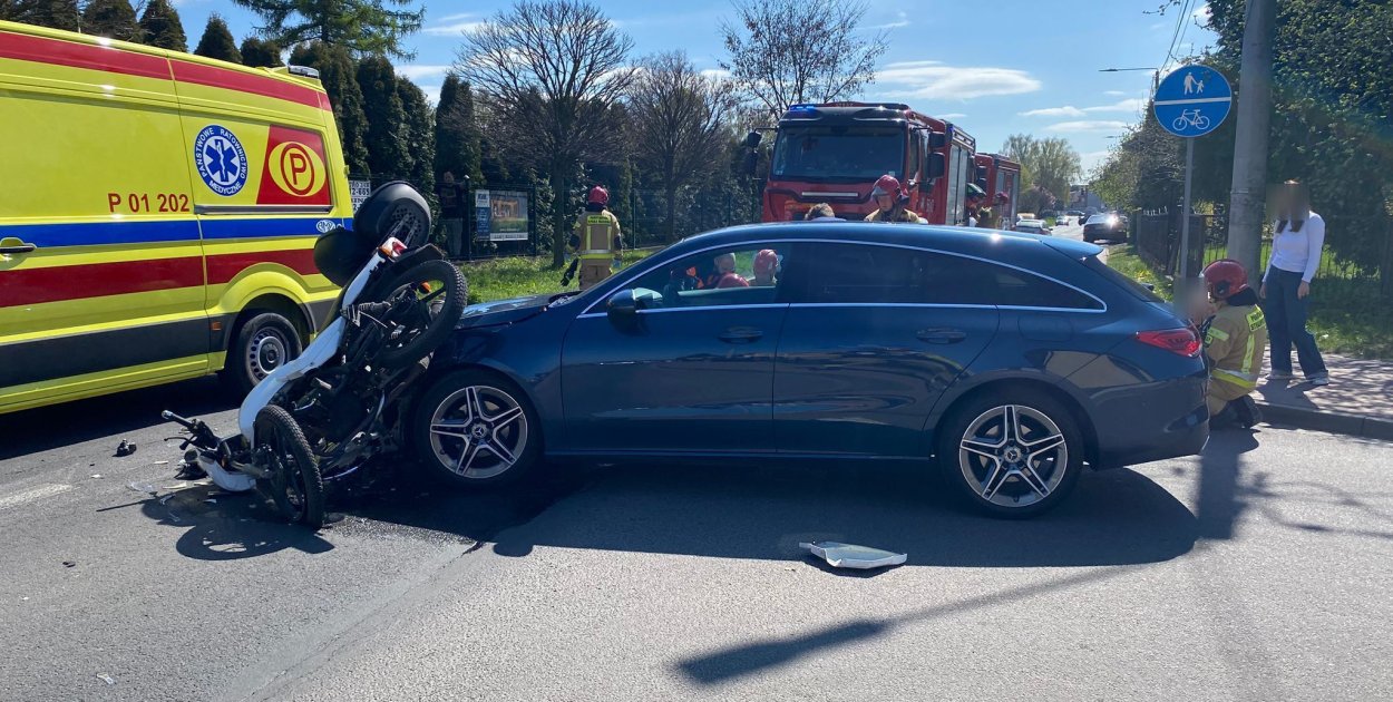 Groźny wypadek na skrzyżowaniu w Pleszewie. Ruch całkowicie zablokowany